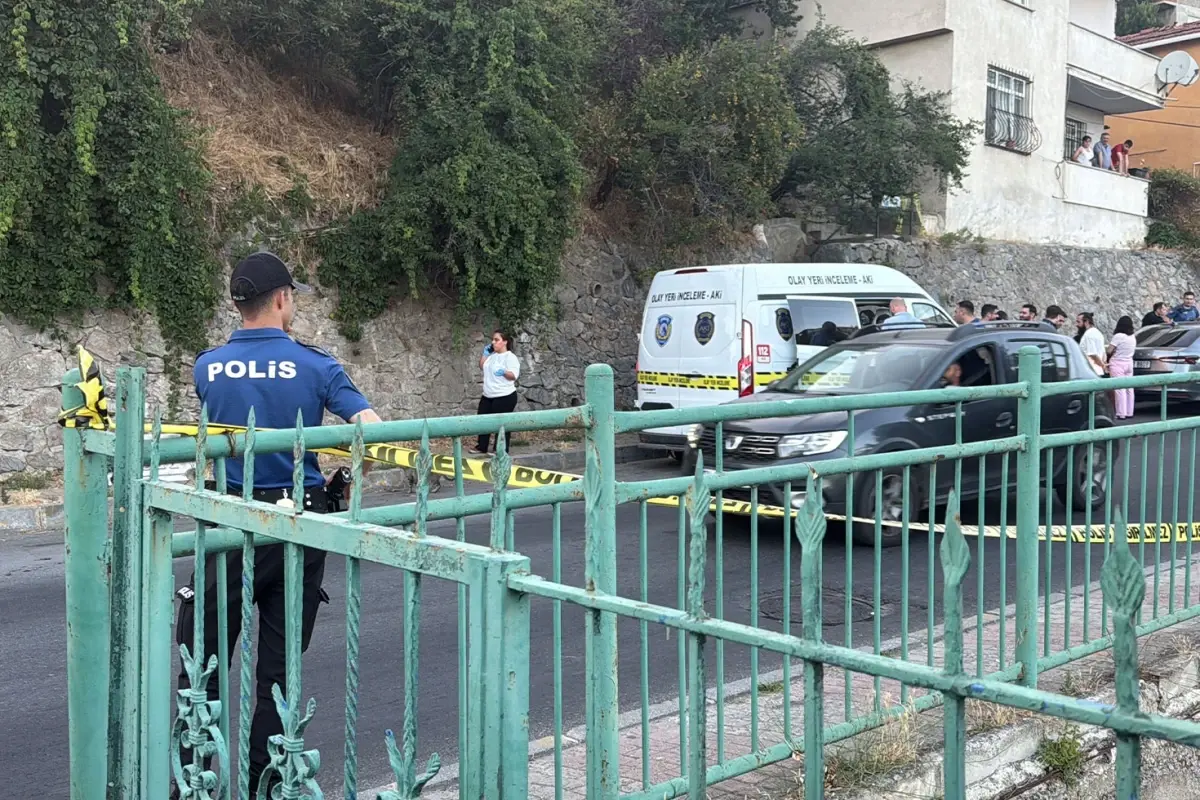 61 Yasindaki Sevgililer Baslarindan Vurulmus 18792426 9490 Amp - Yazar Kadın