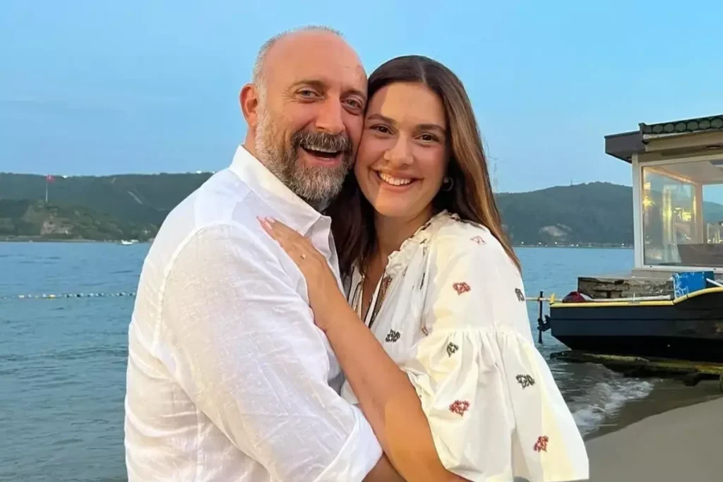 Berguzar Korel Yaz Tatilinde Bikinili 18767703 3843 Amp - Yazar Kadın