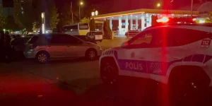 Yaşları 16 ve 17 olan genç kızlar arasındaki kanlı kavga