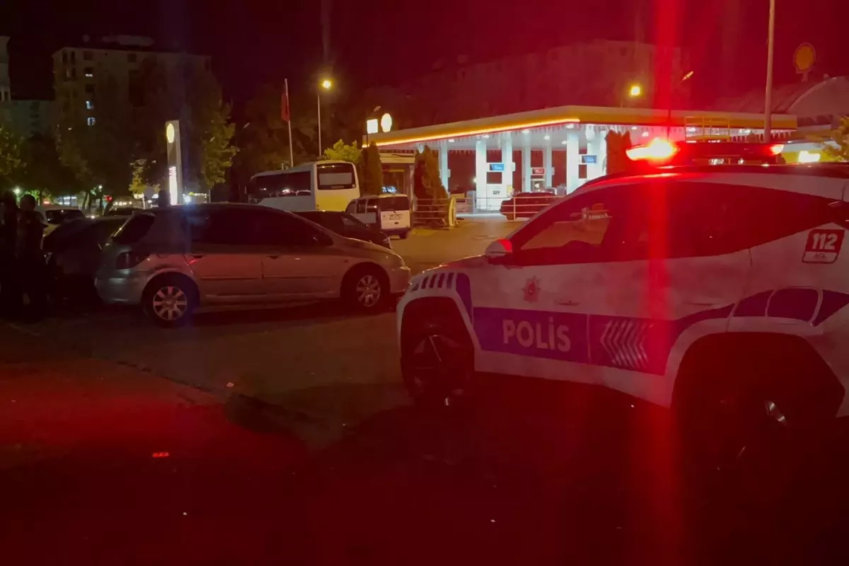 Biri 16 Digeri 17 Yasinda Kizlar Arasindaki 18792765 2102 Amp - Yazar Kadın