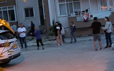 Gelibolu’da 2. kattan düşen kadın cam silerken hayatını kaybetti.