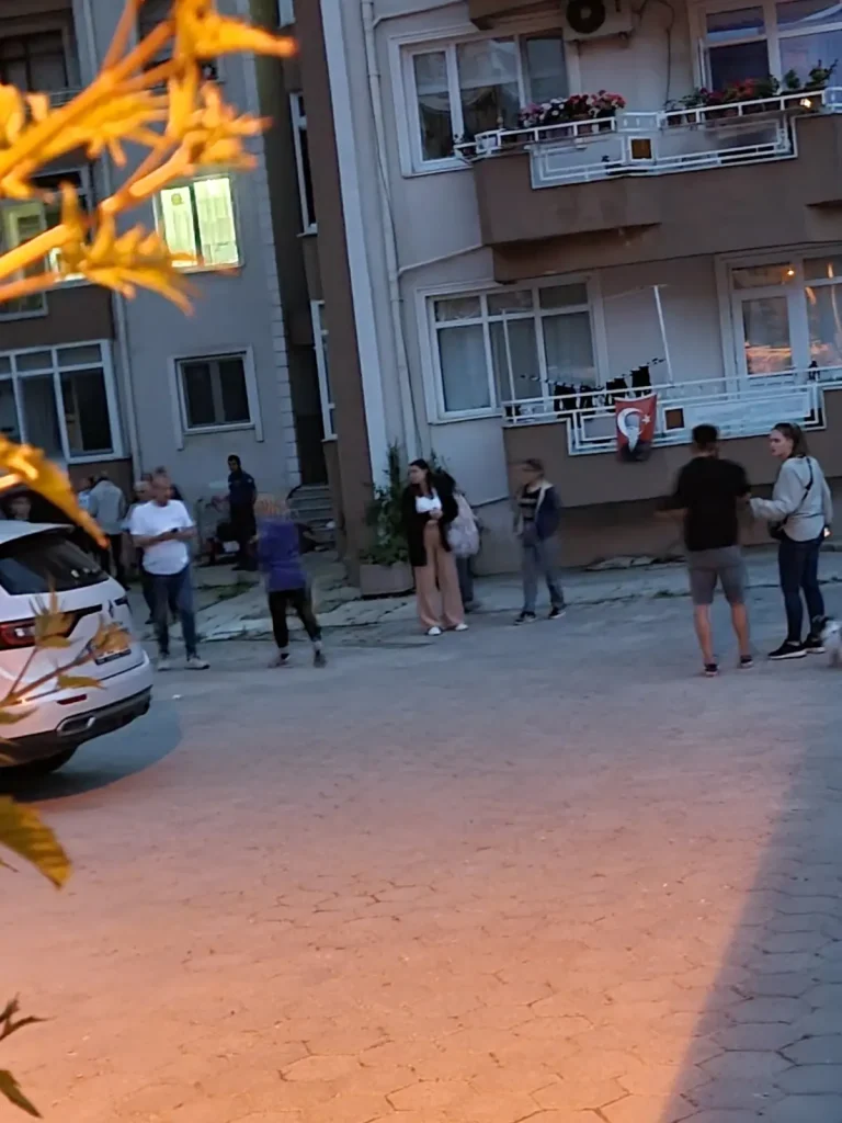 Cam Silerken 2 Nci Kattan Dusup Oldu 18699099 Amp - Yazar Kadın