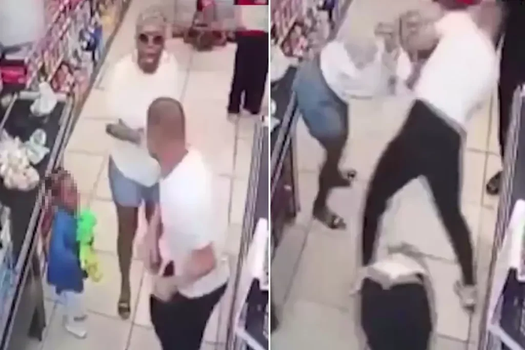 Kasa Sirasinda Tartistigi Kadini Kizinin Onunde 18699433 7098 Amp - Yazar Kadın