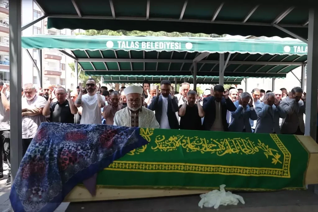 Kayseri De Kkka Suphesiyle Tedavi Goren Kadin 18736231 Amp - Yazar Kadın