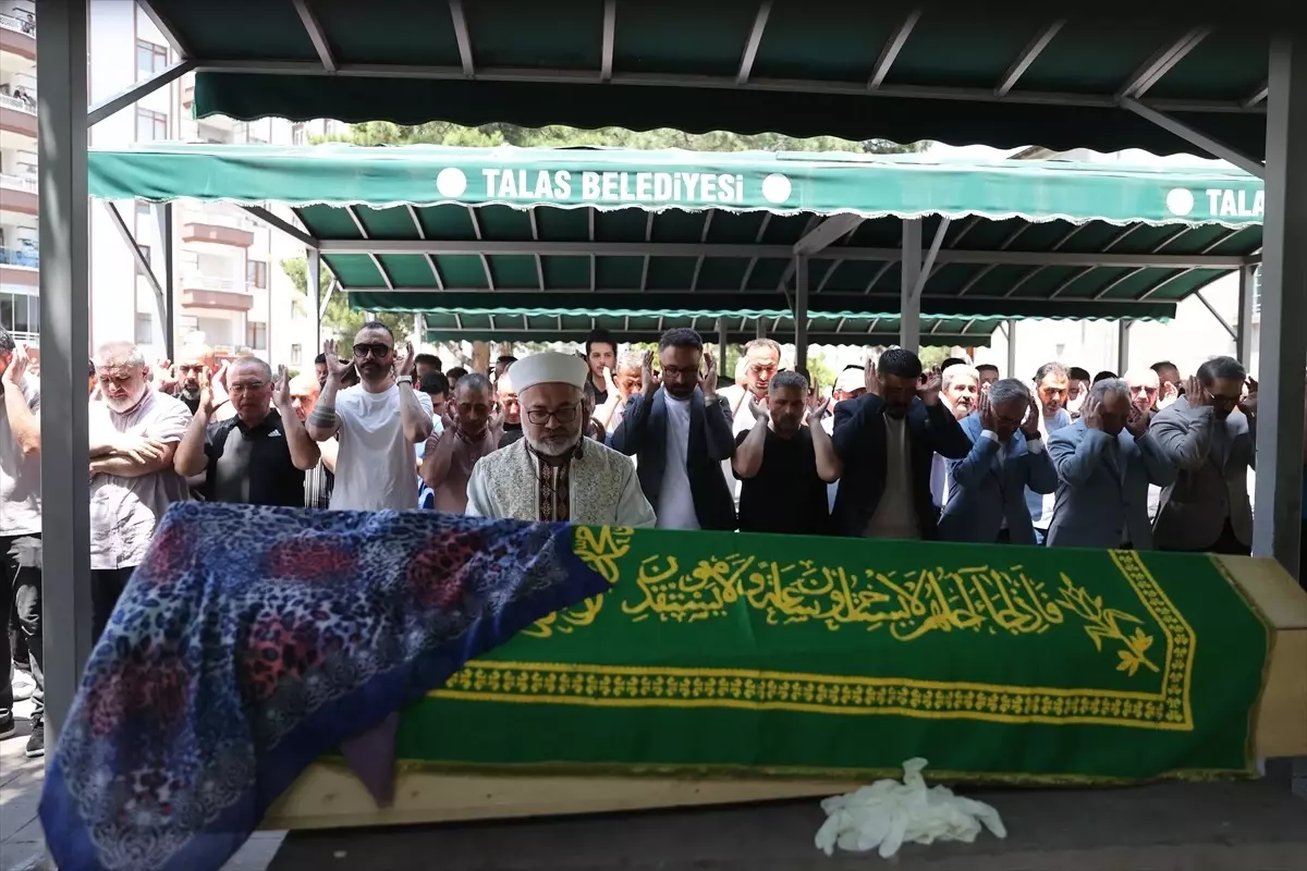 Kayseri De Kkka Suphesiyle Tedavi Goren Kadin 18736231 Amp - Yazar Kadın