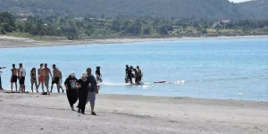 Salda Gölü’nde genç kız boğulma tehlikesi yaşadı