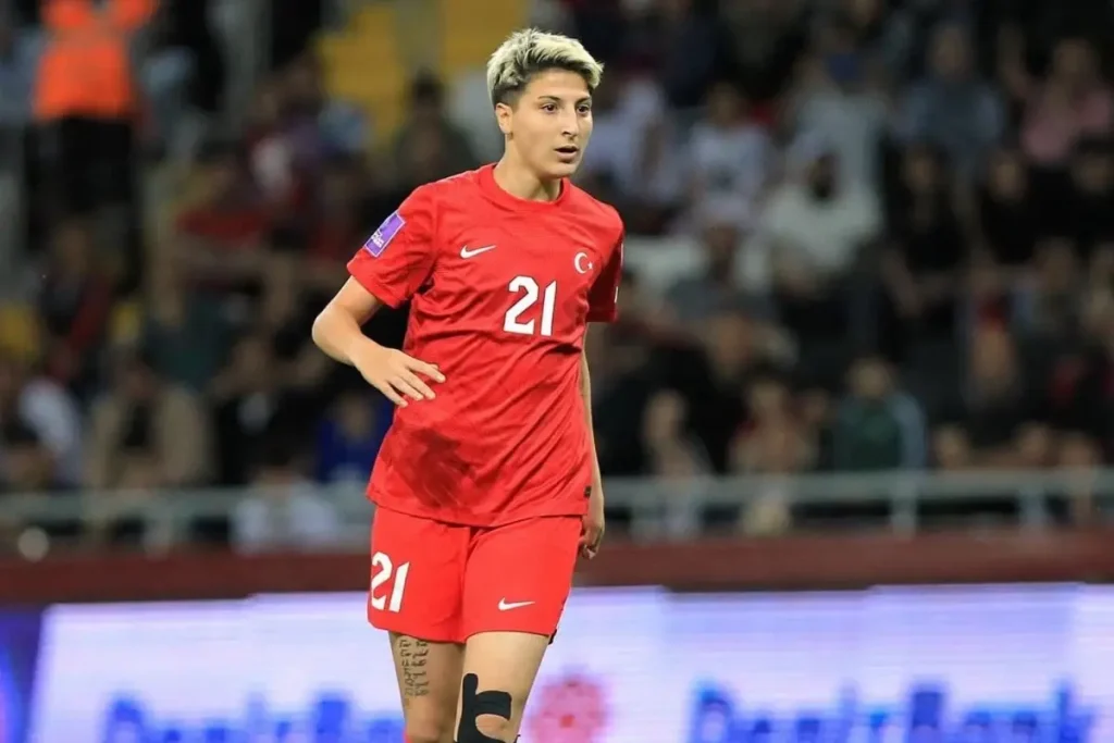 Turk Yildiz Kader Hancar Yurt Disina Transfer 18792384 882 Amp - Yazar Kadın