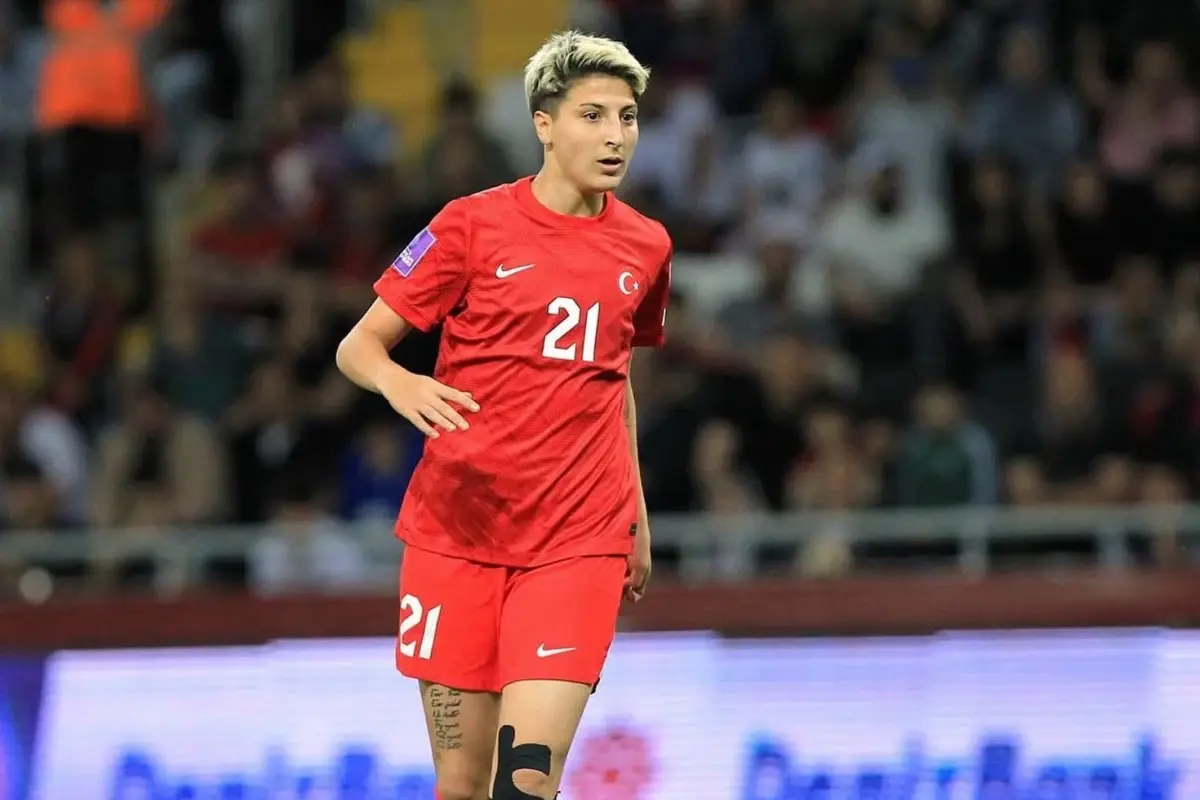 Turk Yildiz Kader Hancar Yurt Disina Transfer 18792384 882 Amp - Yazar Kadın