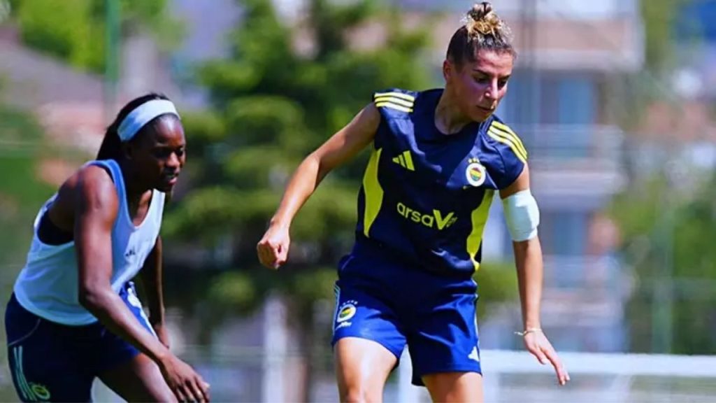 Fenerbahçe Arsavev Kadın Futbol Takımı Yeni Sezon Hazırlıklarına Start Verdi - Yazar Kadın