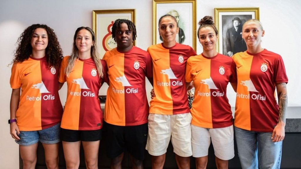Galatasaray Kadın Futbol Takımı, 6 Oyuncuya Yeni Sözleşme Verdi. - Yazar Kadın
