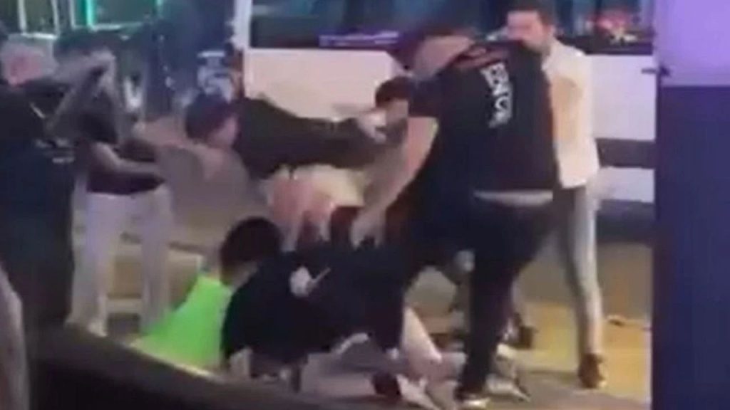 Marmaris’te Hesap Tartışması Şiddete Dönüştü Kadın Turistler Darp Edildi - Yazar Kadın