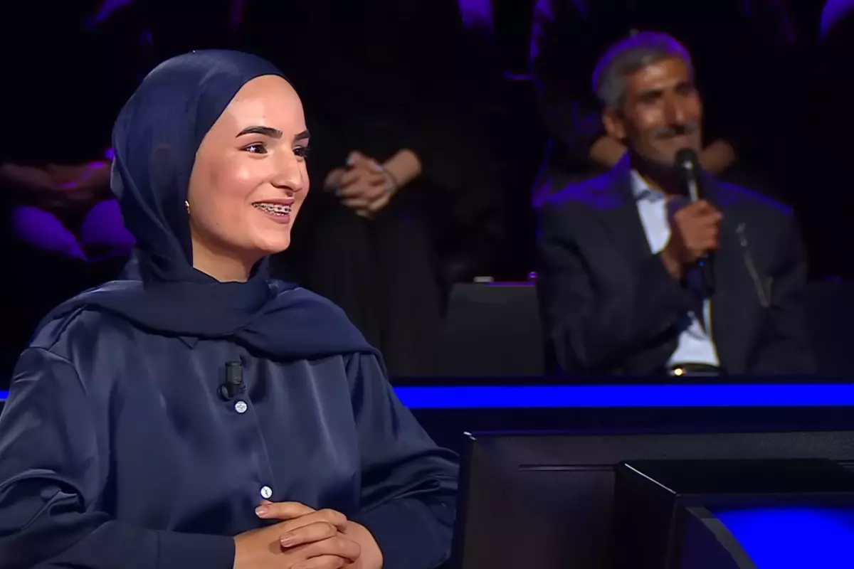 Babasi Yks Cikisi Ciceklerle Karsilamisti Simdi 18890768 6781 Amp - Yazar Kadın