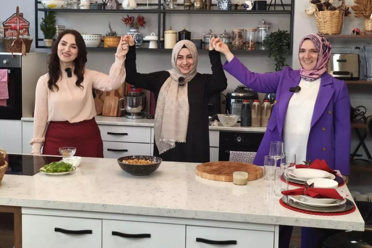 Elinin Bereketi Ile Insanlarin Kalbine Dokunan 18877778 1454 Amp - Yazar Kadın