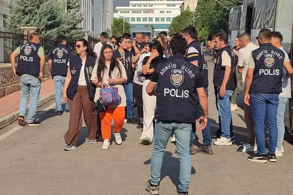 Eskort Dolandiriciligina Ikinci Dalga Operasyonu 18867111 7886 Amp - Yazar Kadın