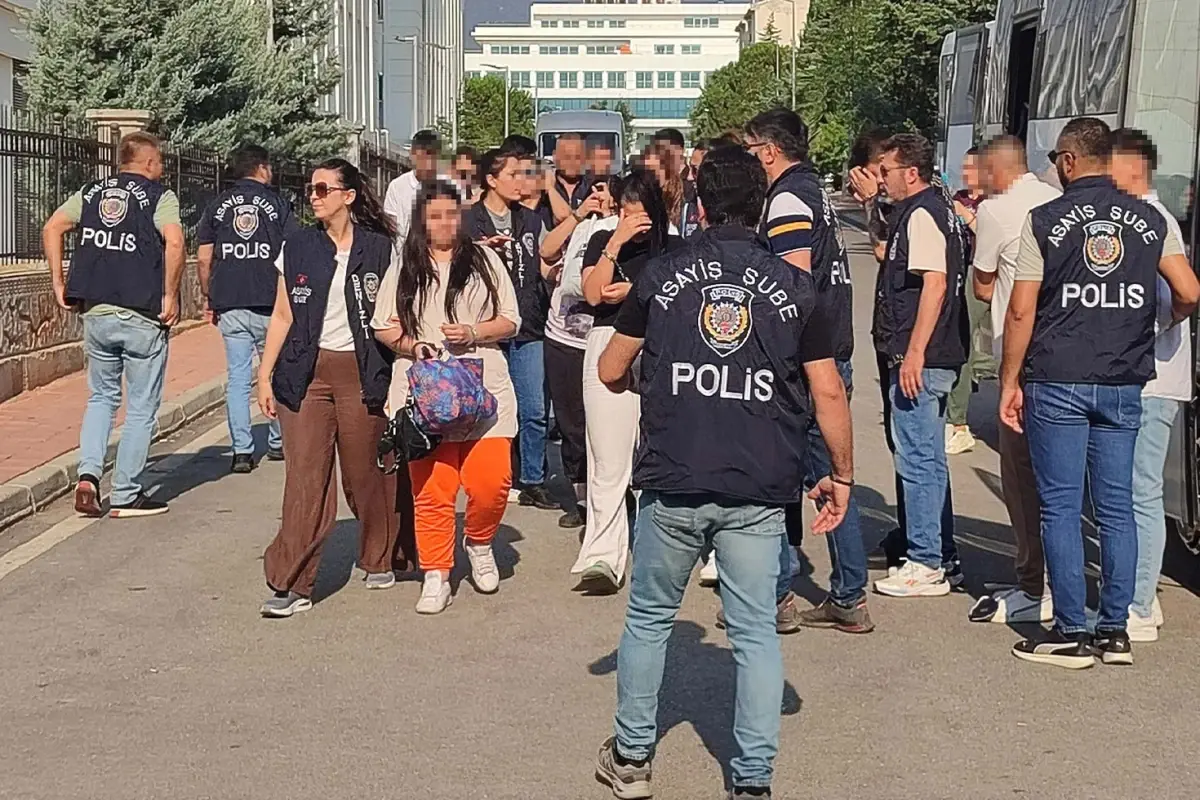 Eskort Dolandiriciligina Ikinci Dalga Operasyonu 18867111 7886 Amp - Yazar Kadın