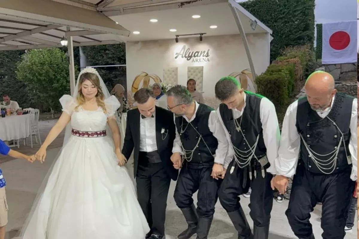 Japonya Dan Duzce Ye Gelin Geldi 13 Bin 18840906 4879 Amp - Yazar Kadın