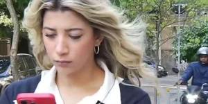 Muhabir kadın canlı yayına hazırlanırken kapkaççının hedefi oldu