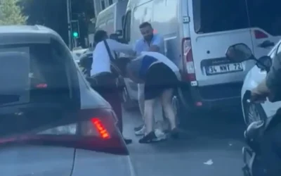 Taksiciye saldıran kadın, araçta sigara içmeyi reddetmesine karşı çıktı.