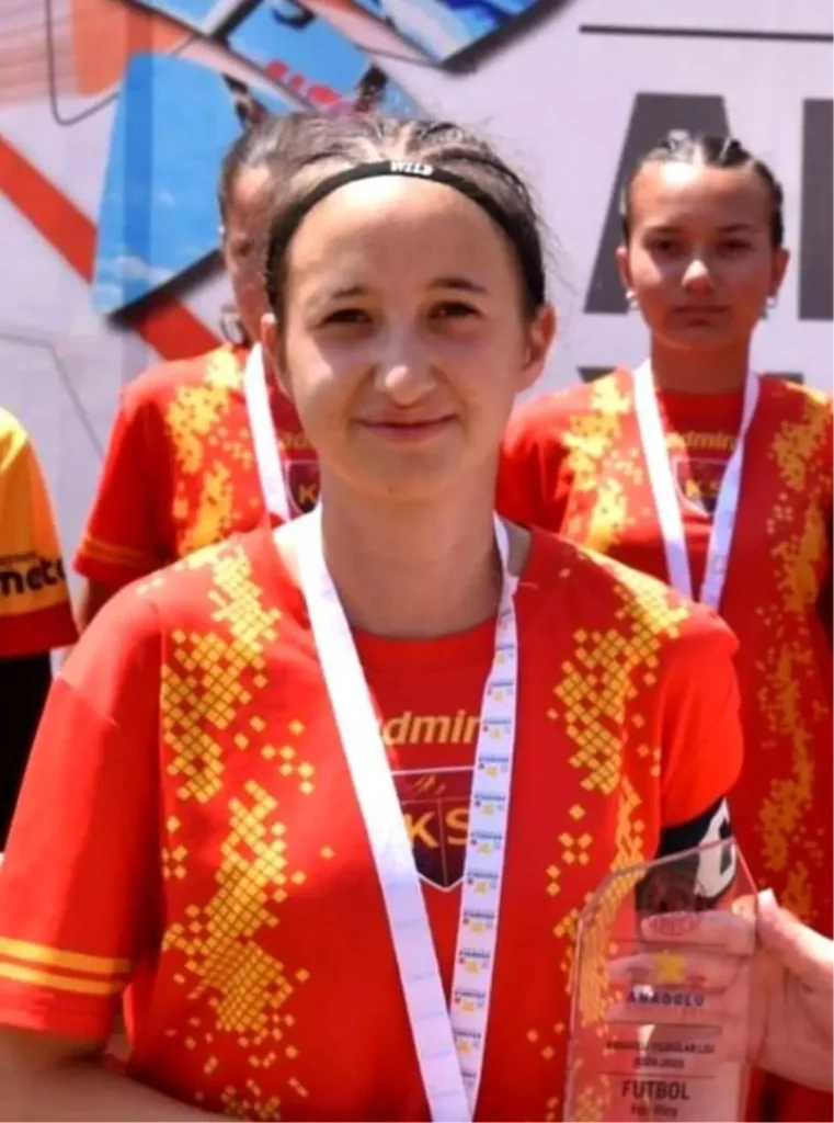 Kayseri Kadin Futbol Kulubu Nde Milli Gurur 18899090 Amp - Yazar Kadın