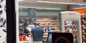 Markette sapık olduğu iddiasıyla tartıştığı kadını ve kızını vuran adam