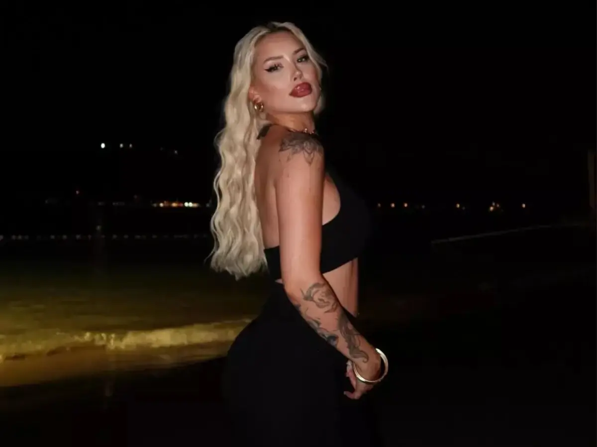 Unlu Tiktok Fenomeni Cansu Tekin Genc Annelikten 18840080 4332 Amp - Yazar Kadın