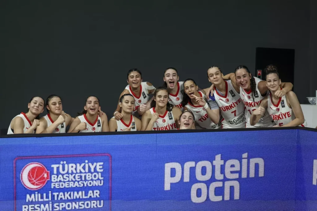 16 Yas Alti Kiz Milli Basketbol Takimi Yari F 18987831 Amp - Yazar Kadın