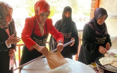 Bakan Göktaş, Kadın Eğitim Merkezi’nde Gözleme Pişirdi