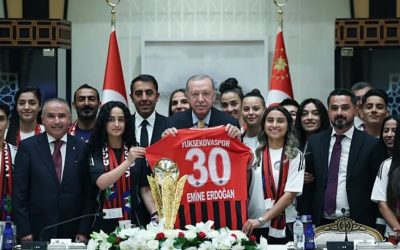 Cumhurbaşkanı Erdoğan, Yüksekovaspor Kadın Futbol Takımı’nı ağırladı