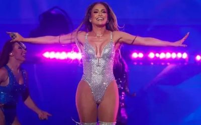 Jennifer Lopez: Sahne Performansı Harika, Kıyafetleri Cesur!