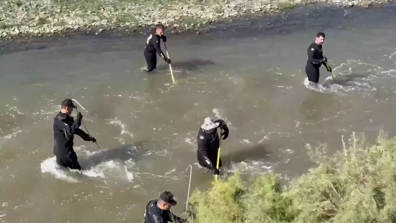 Karasu Nehri'ne Uçan Araçtan Düşen İlknur Bulunamıyor - Yazar Kadın