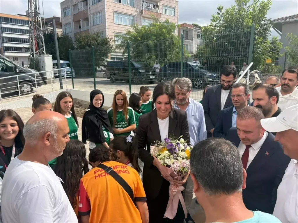 Ak Parti Samsun Milletvekili Karaaslan Alacam 18930422 Amp - Yazar Kadın