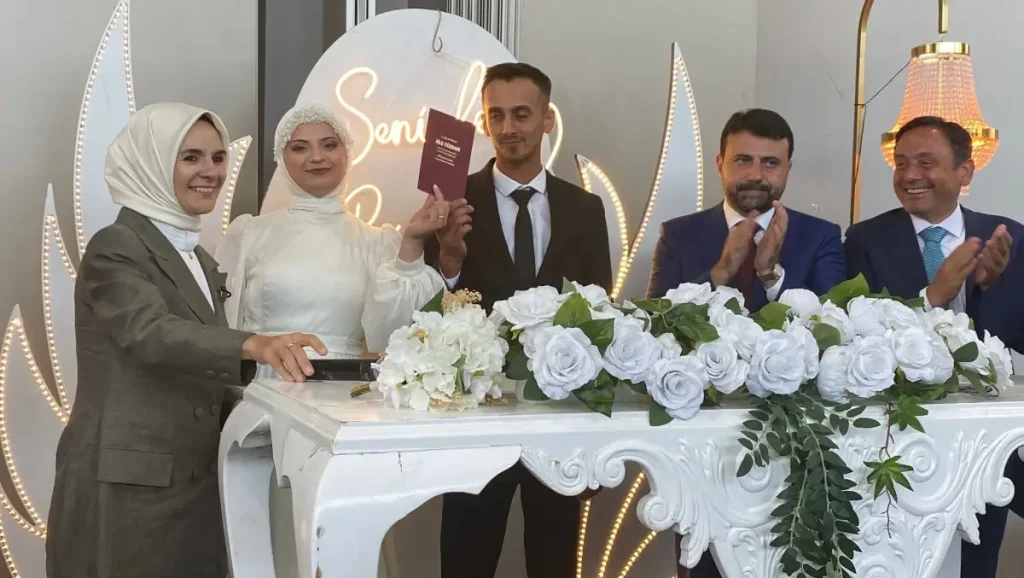 Bakan Goktas Aile Yili Nda 8 Bin 394 Faaliyet 18939887 Amp - Yazar Kadın