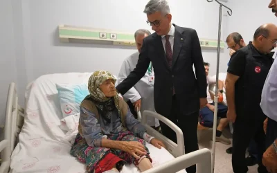 Sağlık Bakanı Depremzedeleri Ziyaret Etti