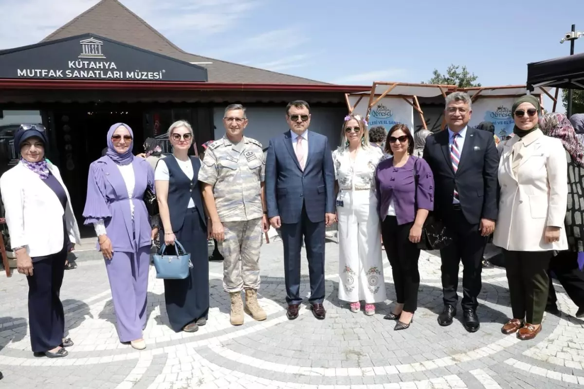 Kutahya Da Kadin Tarim Sanat Festivali 18987483 Amp - Yazar Kadın