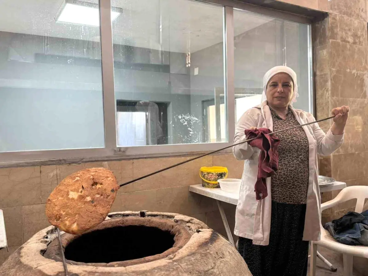 Mardinli Kadinlar Tandirlarda Emeklerini Pisi 18988447 Amp - Yazar Kadın