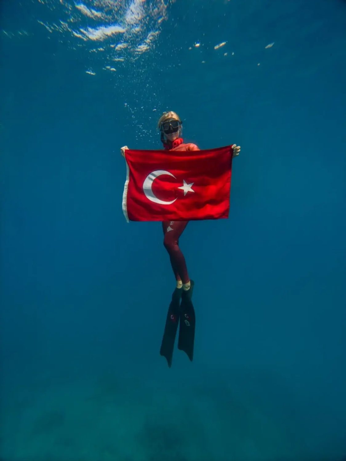Sahika Ercumen Den Batik Tanka Turk Bayragiyl 18992548 Amp - Yazar Kadın