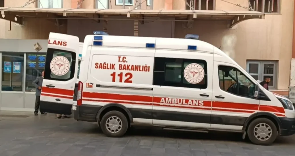 Serinlemek Icin Girdigi Batman Cayi Nda Bogul 18934666 Amp - Yazar Kadın