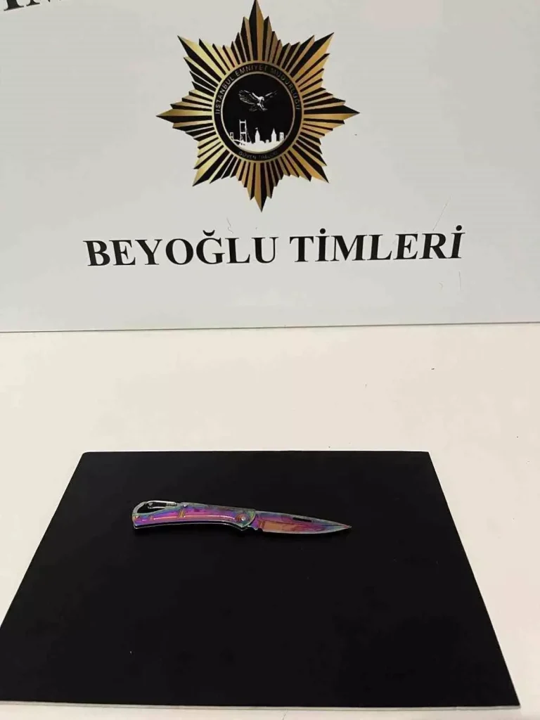 Taksim De Sevgilisini Kiskanan Kadin 3 Kisiyi 18940238 Amp - Yazar Kadın