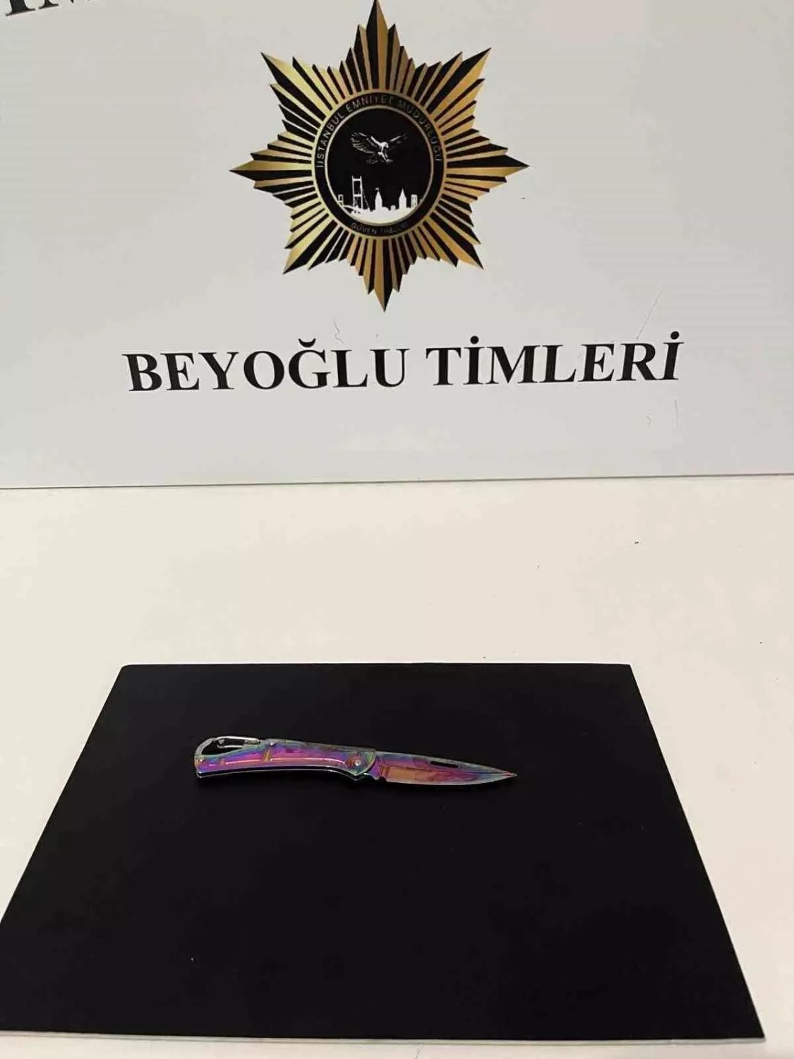 Taksim De Sevgilisini Kiskanan Kadin 3 Kisiyi 18940238 Amp - Yazar Kadın