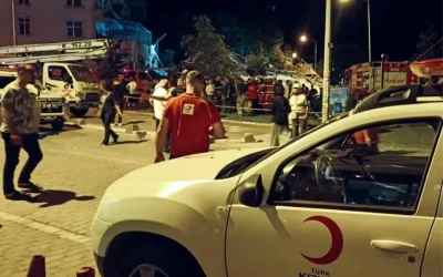 Kızılay, Sındırgı’daki Depremzedelere Beslenme Yardımı Yapıyor