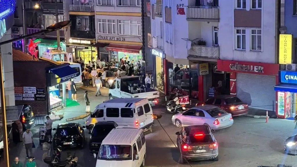 Giresun'da Bıçakla Yaralanan Kadın Hastaneye Kaldırıldı - Yazar Kadın