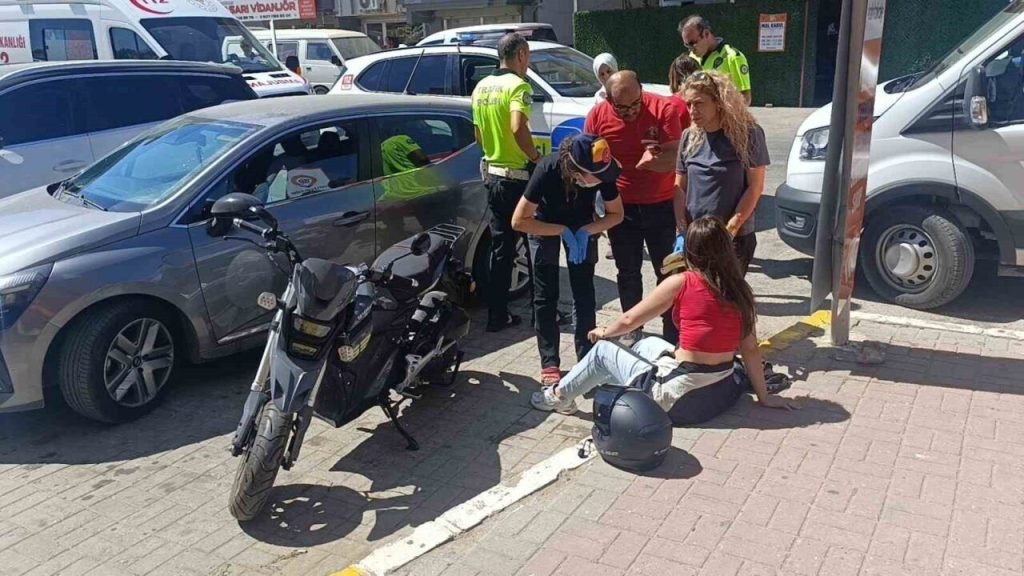 Manavgat'ta Genç Kız Motosiklet Kazasında Kaskıyla Kurtuldu. - Yazar Kadın