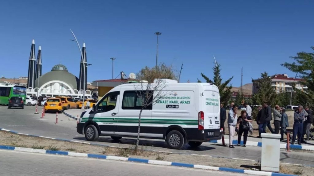 Van'da Silahlı Saldırı Anne Ve İki Oğlu Hayatını Kaybetti - Yazar Kadın