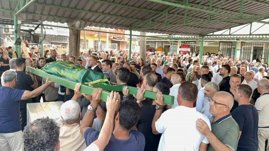 Asansor Kazasinda Hayatini Kaybeden Genc Anne 19103314 Amp - Yazar Kadın