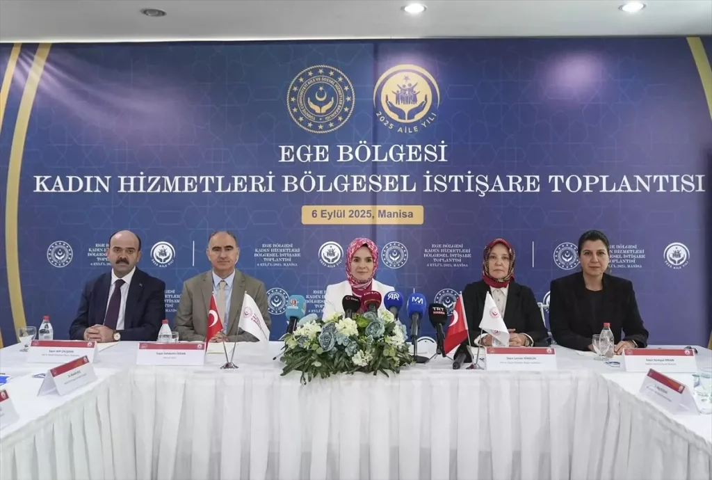 Bakan Goktas Ege Bolgesi Kadin Hizmetleri Bol 19020314 Amp - Yazar Kadın