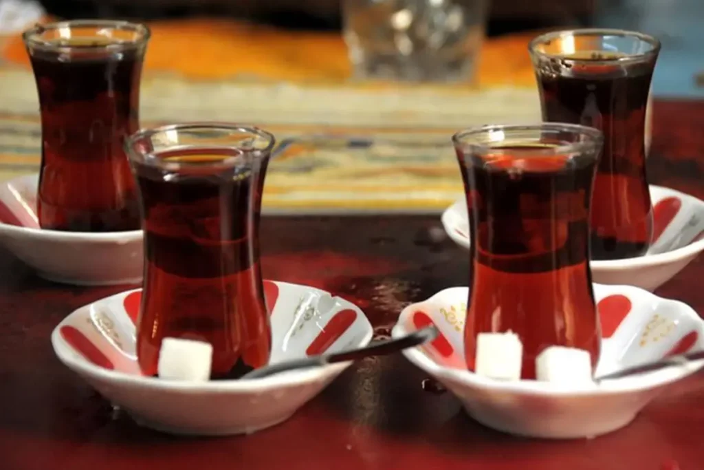 Cay Diye Bakin Millete Ne Icirmisler 19010441 2969 Amp - Yazar Kadın