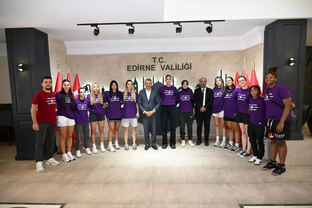 Dsi Kadin Basketbol Takimi Vali Sezer I Ziyar 19037762 Amp - Yazar Kadın