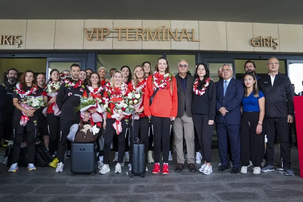 Dunya Ikincisi A Milli Kadin Voleybol Takimi 19025673 Amp - Yazar Kadın