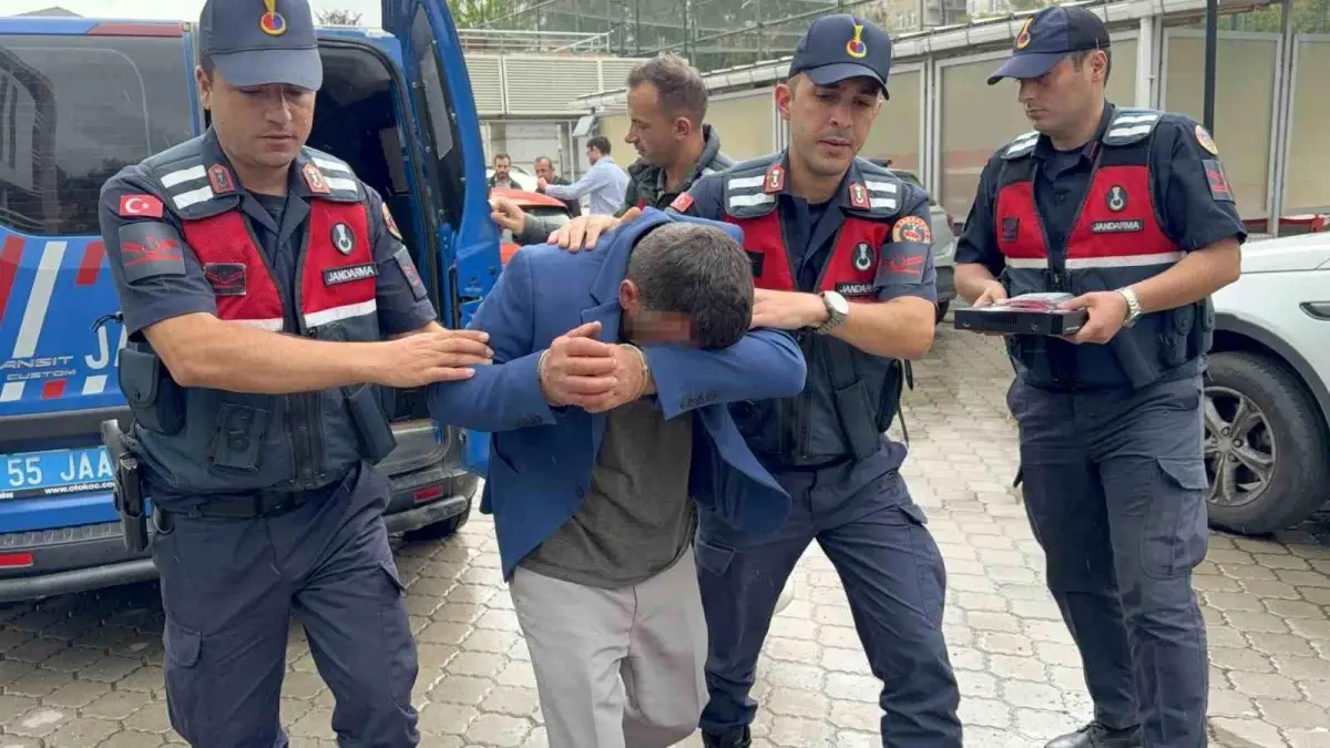 Esini Bardak Ve Yumruk Darbesi Ile Olduren Ko 19089639 Amp - Yazar Kadın