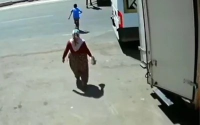Kardeşlerin Üzerine İş Makinesi Düştü: Kız Hayatını Kaybetti